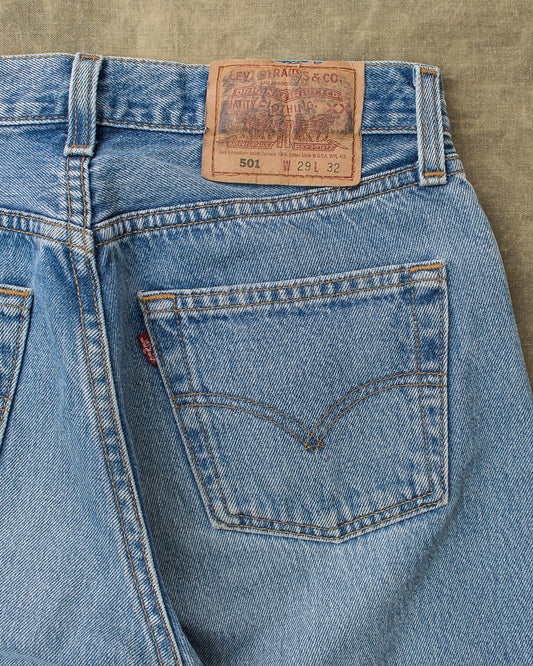 No. 18 Vintage 1990's Made in USA Levi's 501 xx Jeans For Women W 29 / L 32