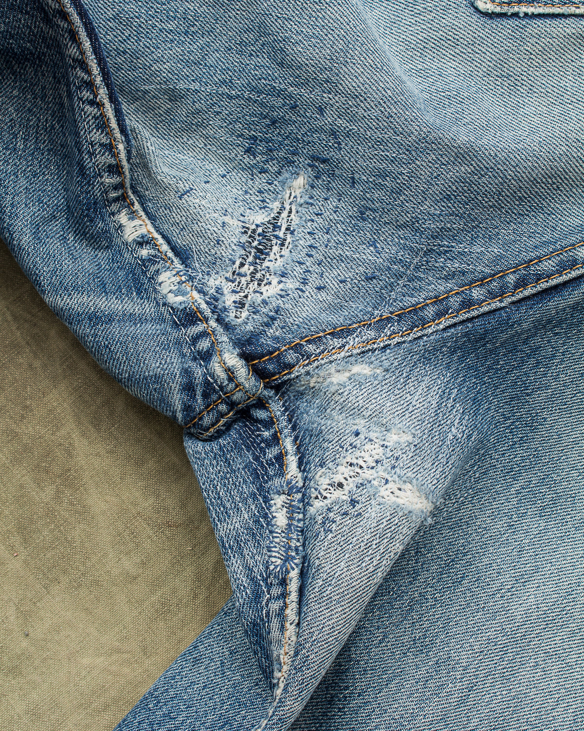 Second Hand, Hand Mended 00s Levi's 501 Jeans W 32 / L 34