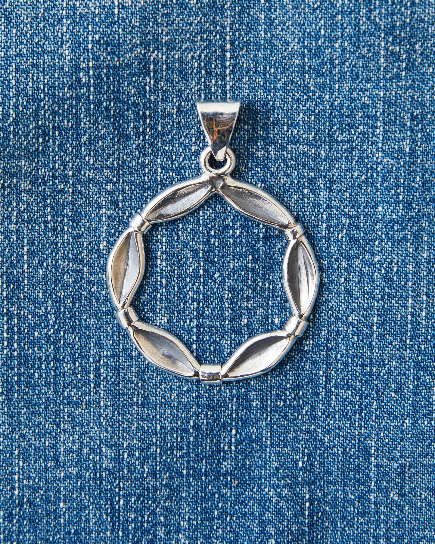 Larry Smith Silver Bamboo Circular Pendant NL-0167