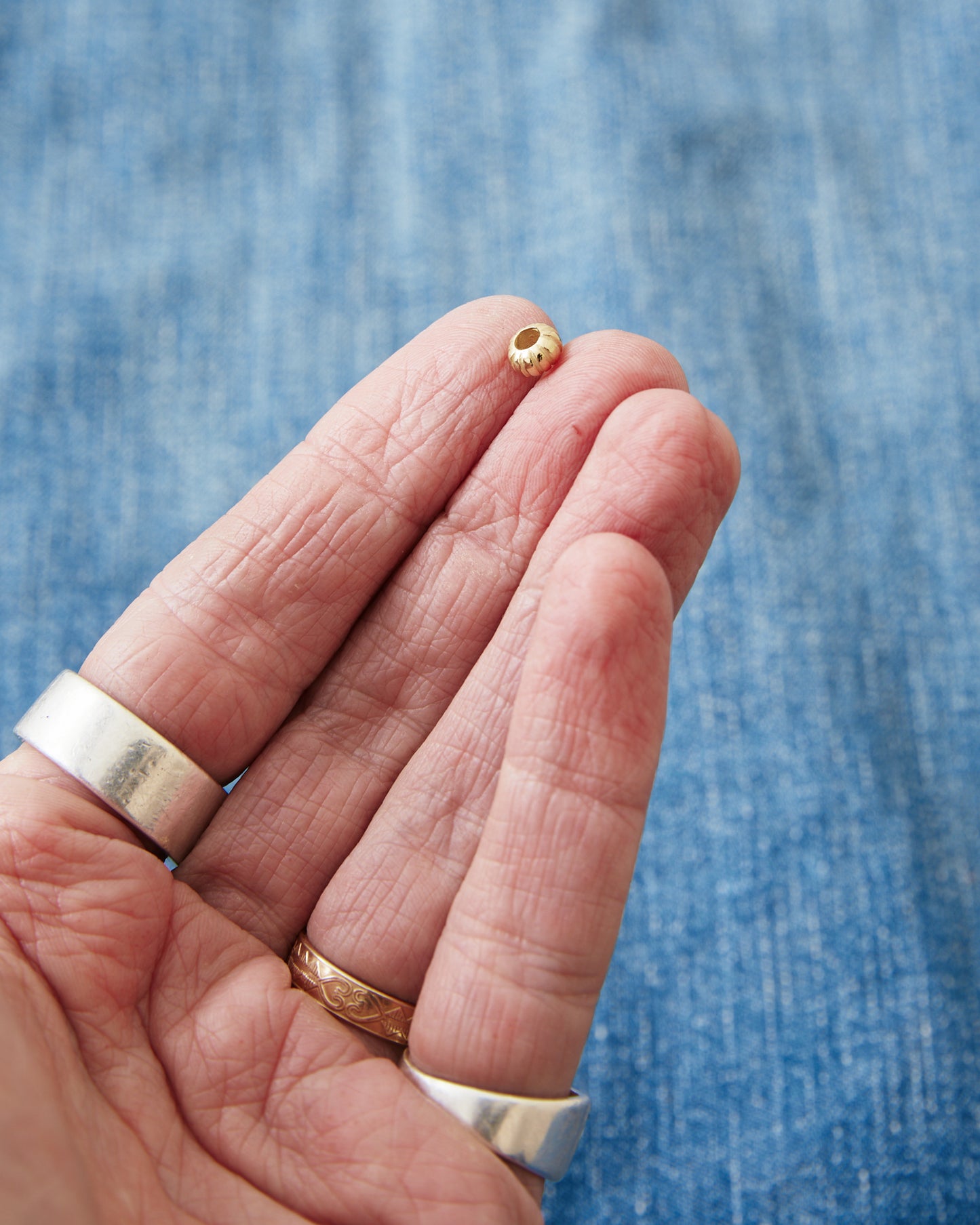 Larry Smith 18K Gold Shell Bead OT-B0002-18K