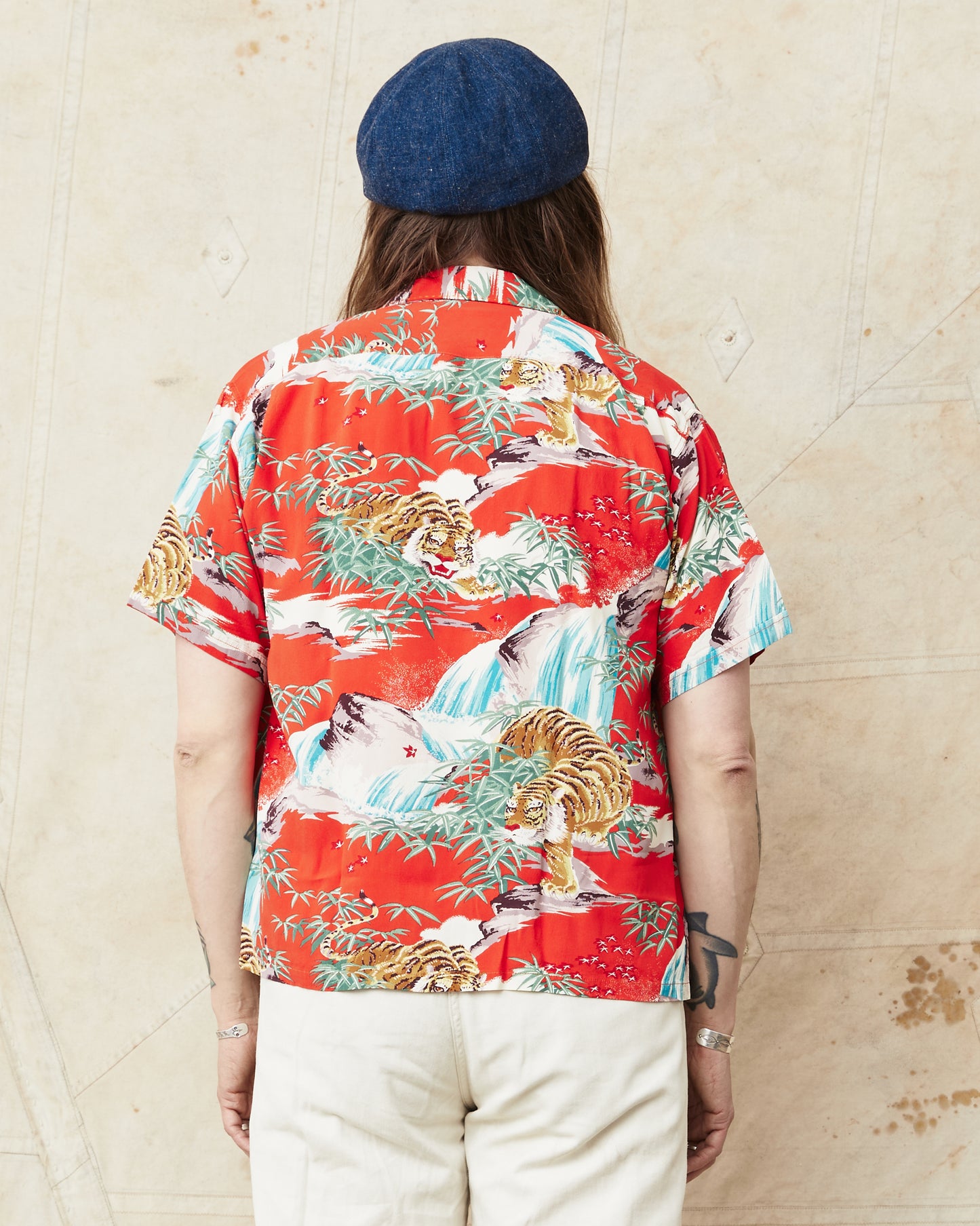 Sun Surf SS39478 Rayon Hawaiian Shirt "Sasa Tora" Special Edition