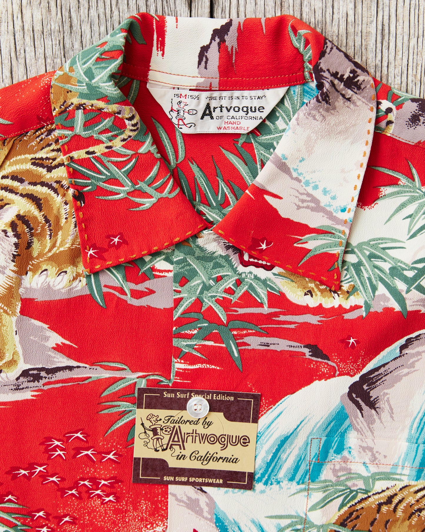 Sun Surf SS39478 Rayon Hawaiian Shirt "Sasa Tora" Special Edition