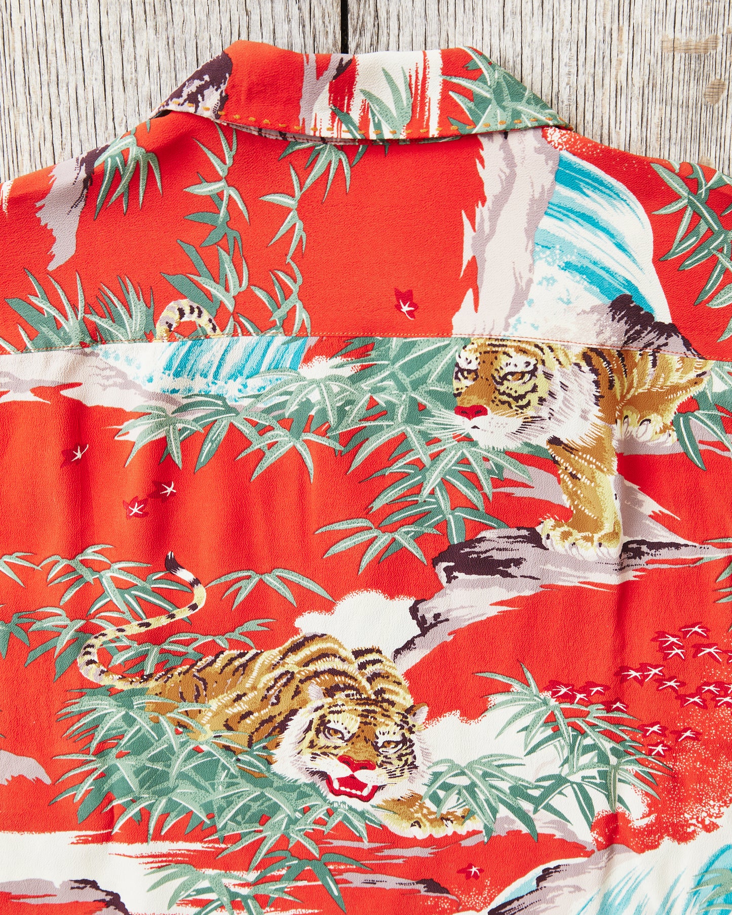 Sun Surf SS39478 Rayon Hawaiian Shirt "Sasa Tora" Special Edition