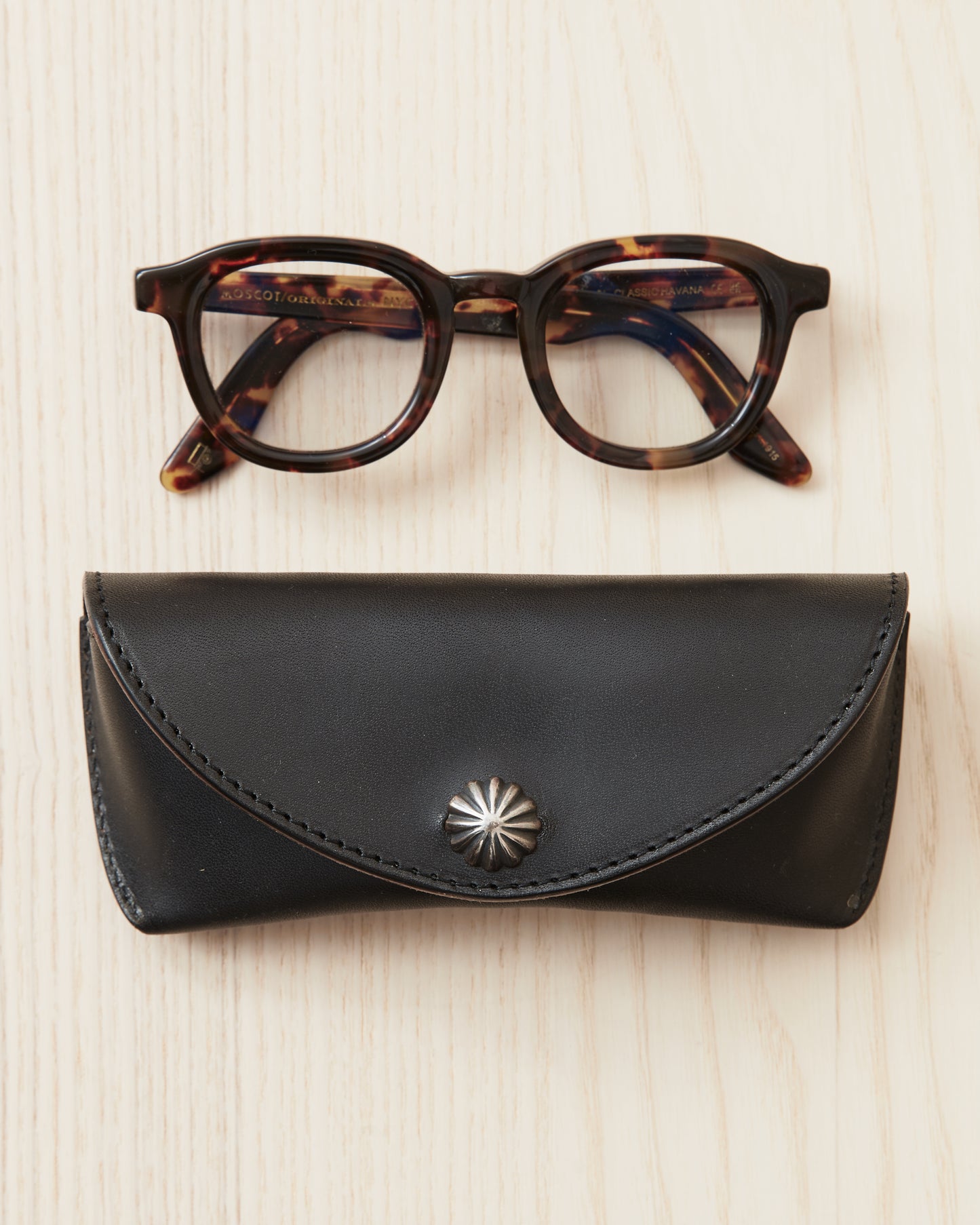 Larry Smith LT-0064 Glass Case Black