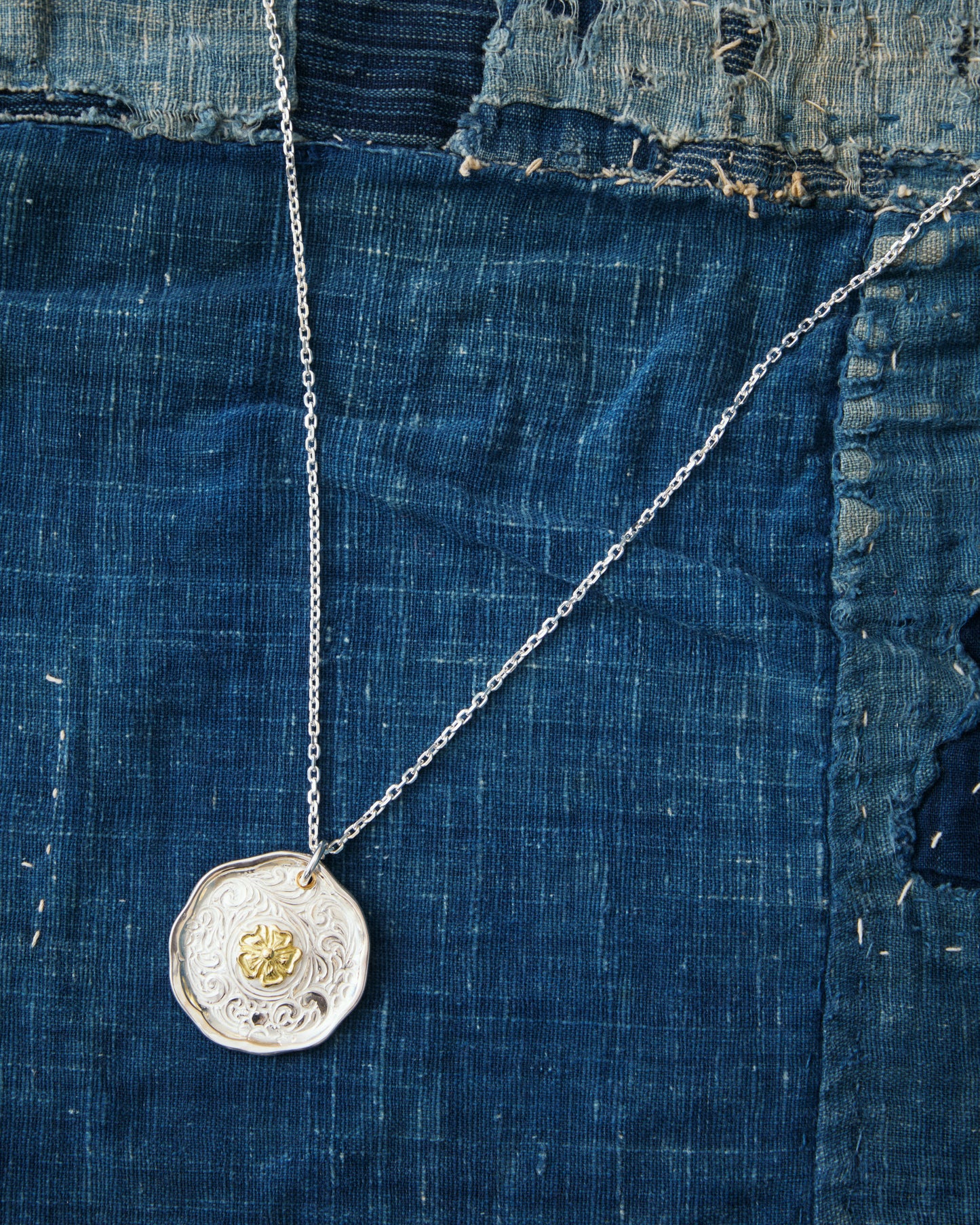 Larry Smith Karakusa Rose Circular Pendant 18K 22K Gold NL-0178