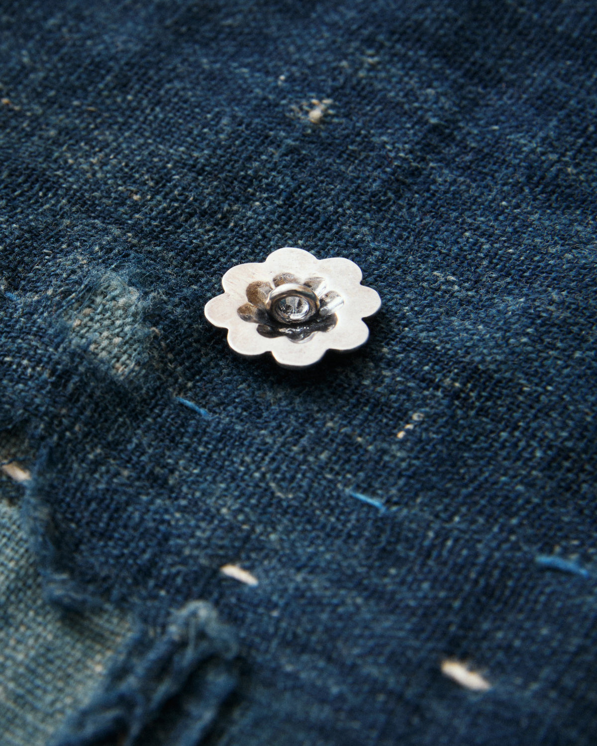 Larry Smith Leaf Shell Concha Small Button OT-C0011
