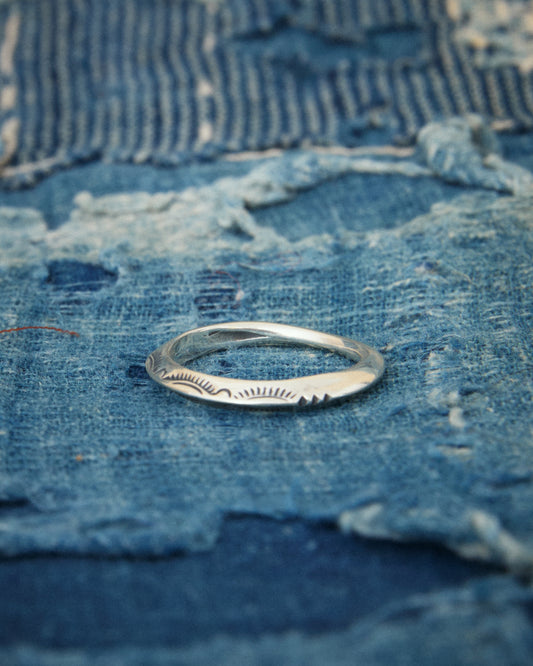 Larry Smith Extra Thin Triangle Ring RG-0054