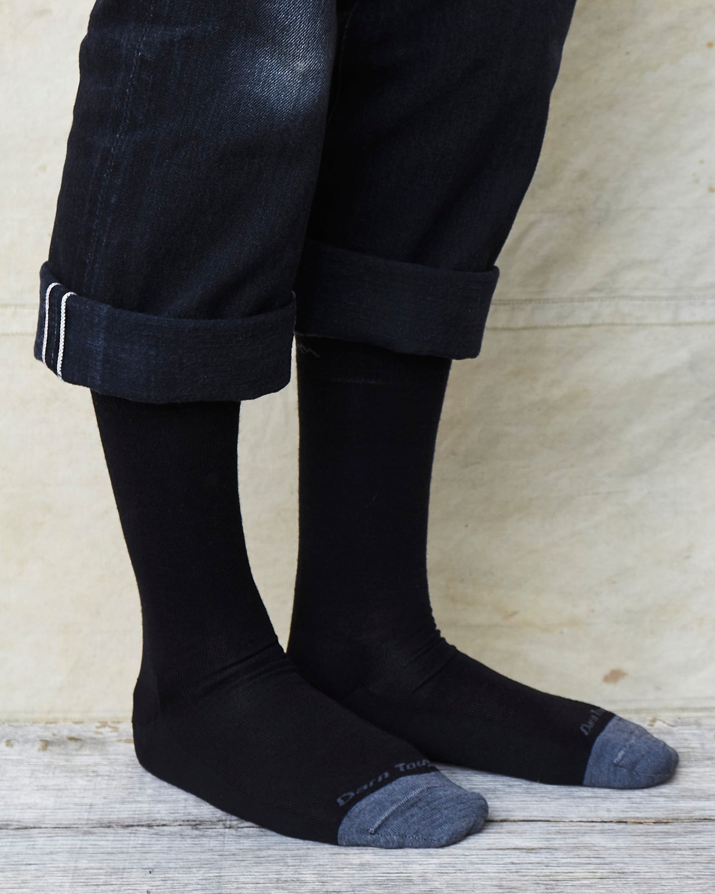 Darn Tough 6032 Black Merino Wool Lifestyle Crew Lightweight Socks