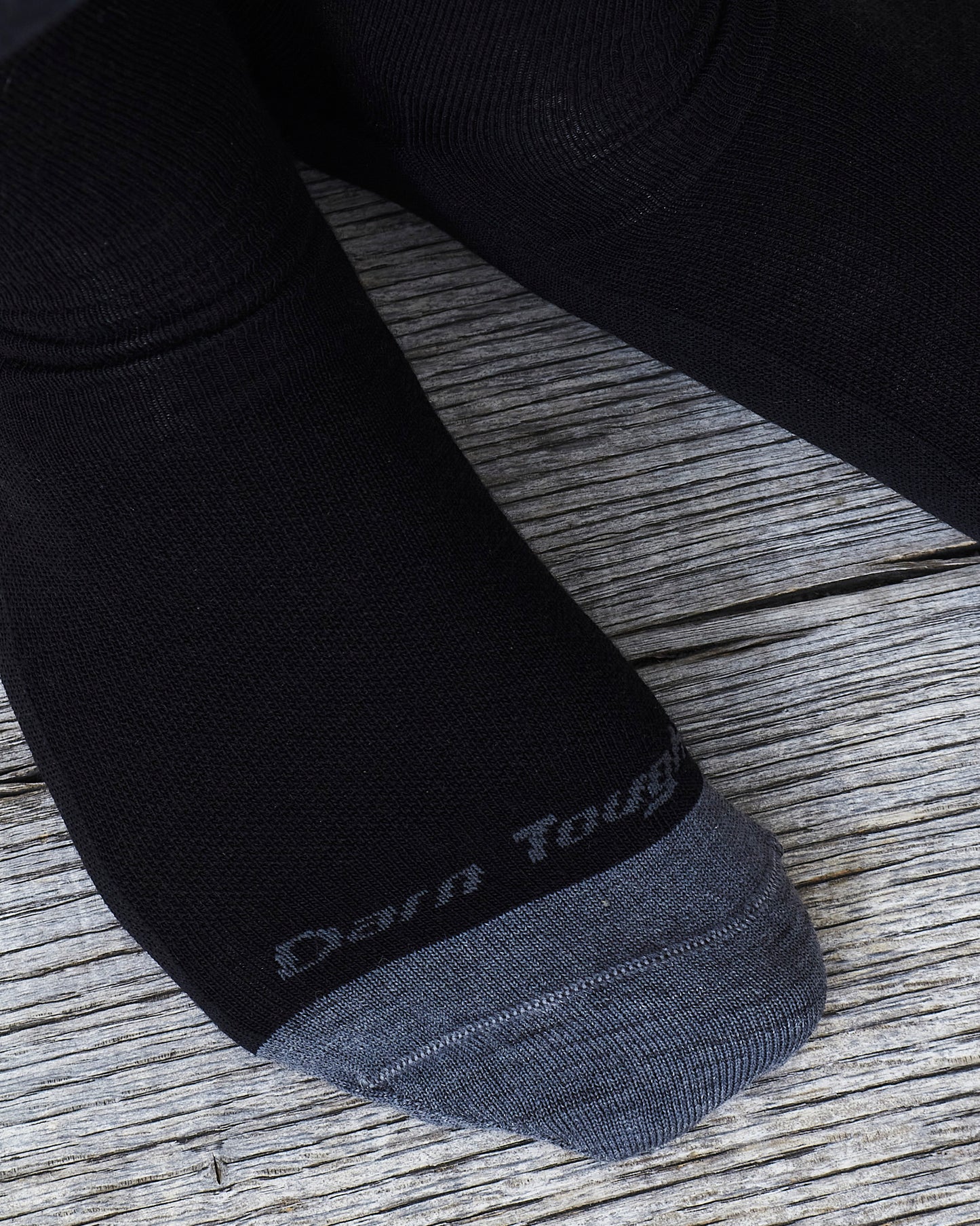 Darn Tough 6032 Black Merino Wool Lifestyle Crew Lightweight Socks