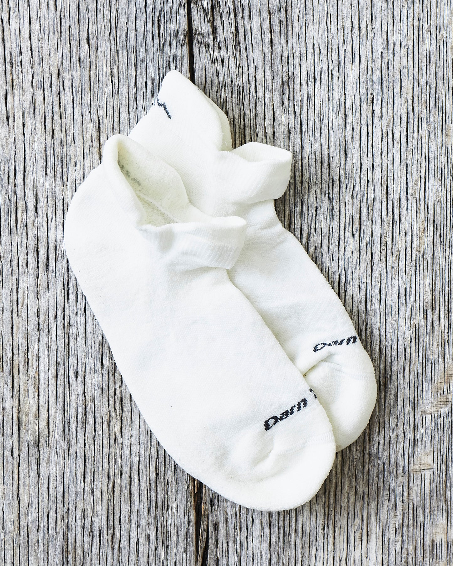 Darn Tough 1039 White Merino Wool Run No Show Tab Ultra-Lightweight With Cushion Socks