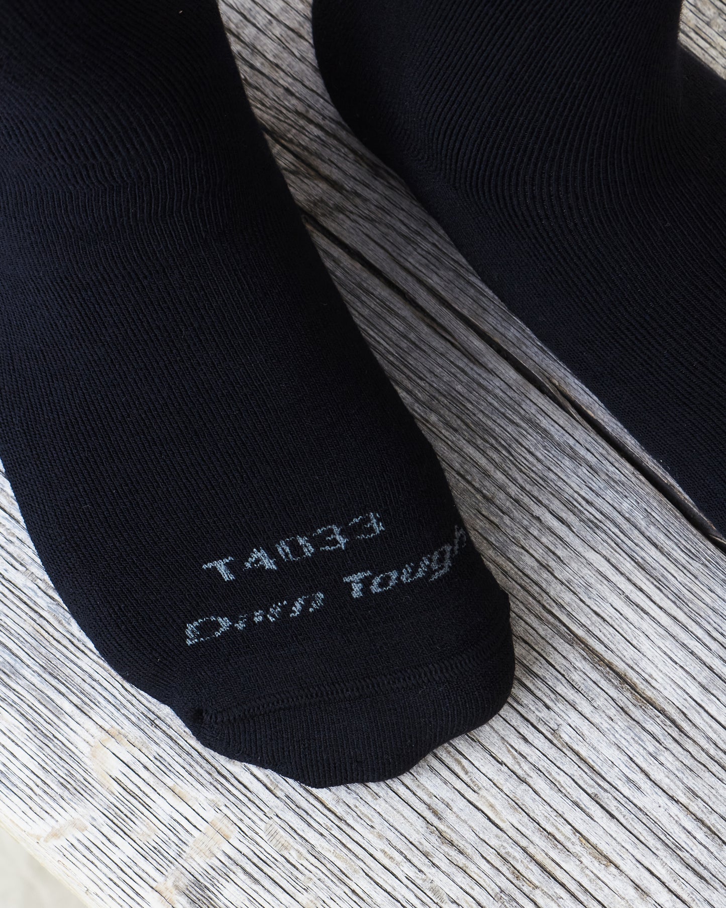 Darn Tough T433 / T4033 Black Boot Sock Heavyweight Tactical With Full Cushion