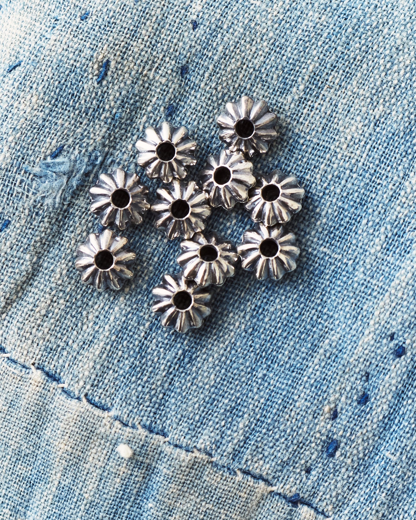 Larry Smith Silver Shell Concho Bead Xsmall OT-B0062