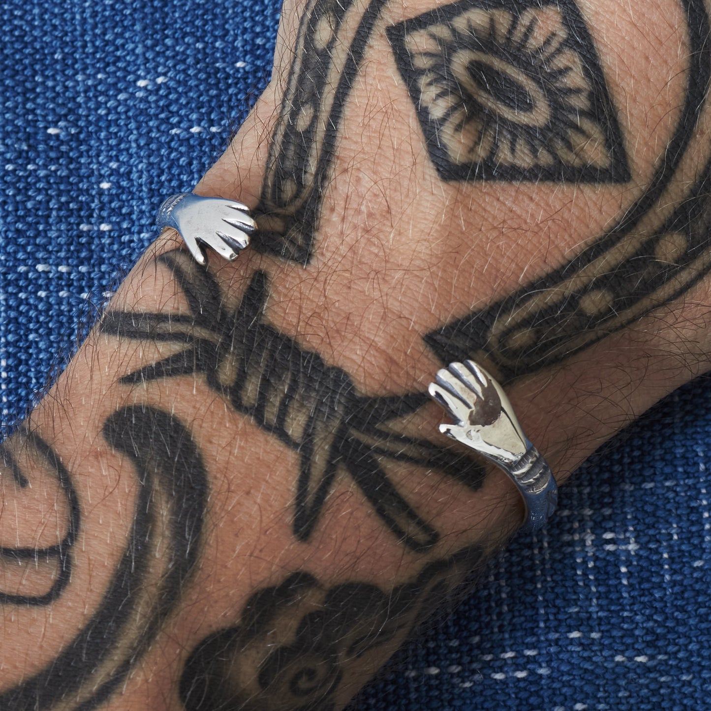 Larry Smith Love Hand Bracelet BR-0131