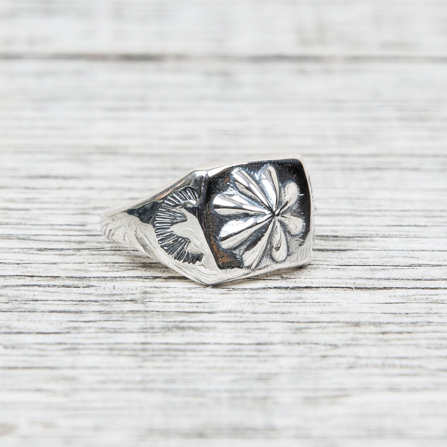 Larry Smith Square Shell Ring RG-0047