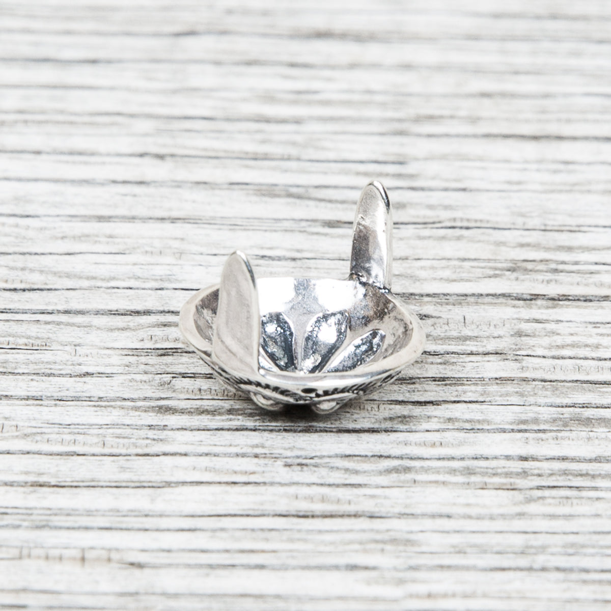 Larry Smith Round Leaf Shell Concha Small Stud OT-C0105