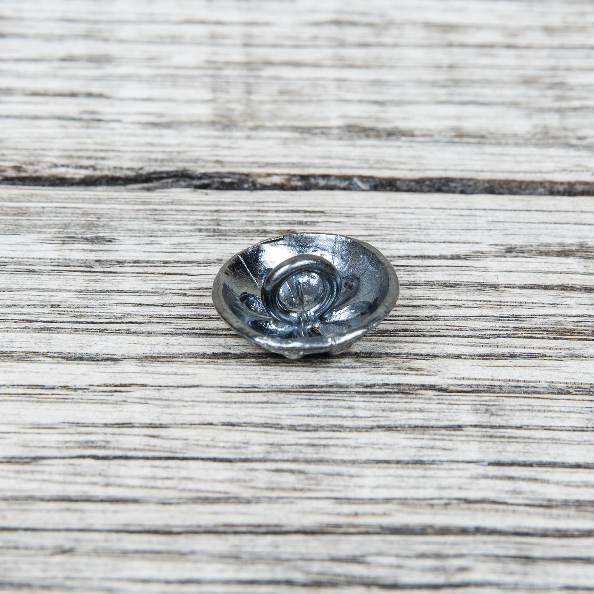 Larry Smith Round Leaf Shell Concha Button Small OT-C0104