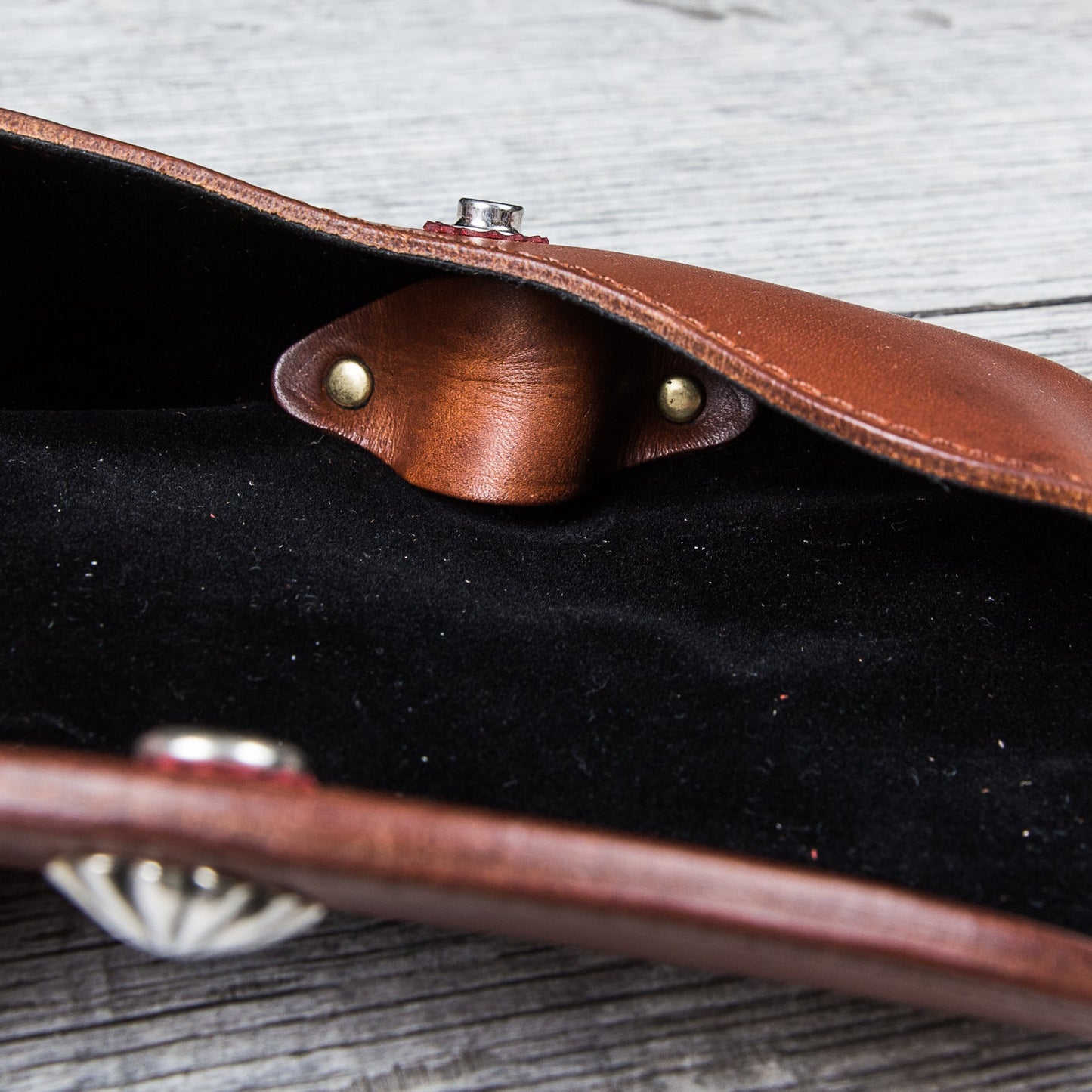 Larry Smith LT-0064 Glass Case Light Brown