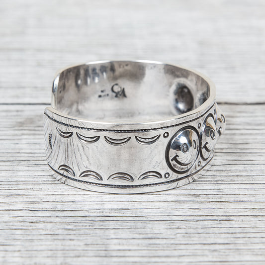 Munqa Newtive Smile Silver Bangle Large