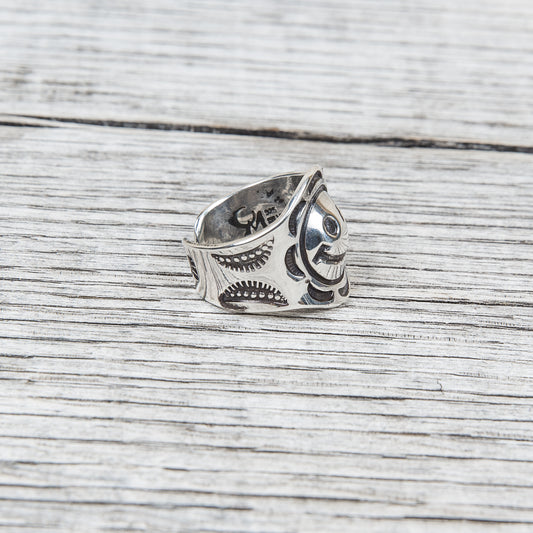 Munqa Newtive Big Smiley Silver Ring