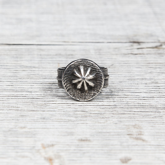 Tenable Crafts Cuttlefish Cast Concho Silver Ring #141