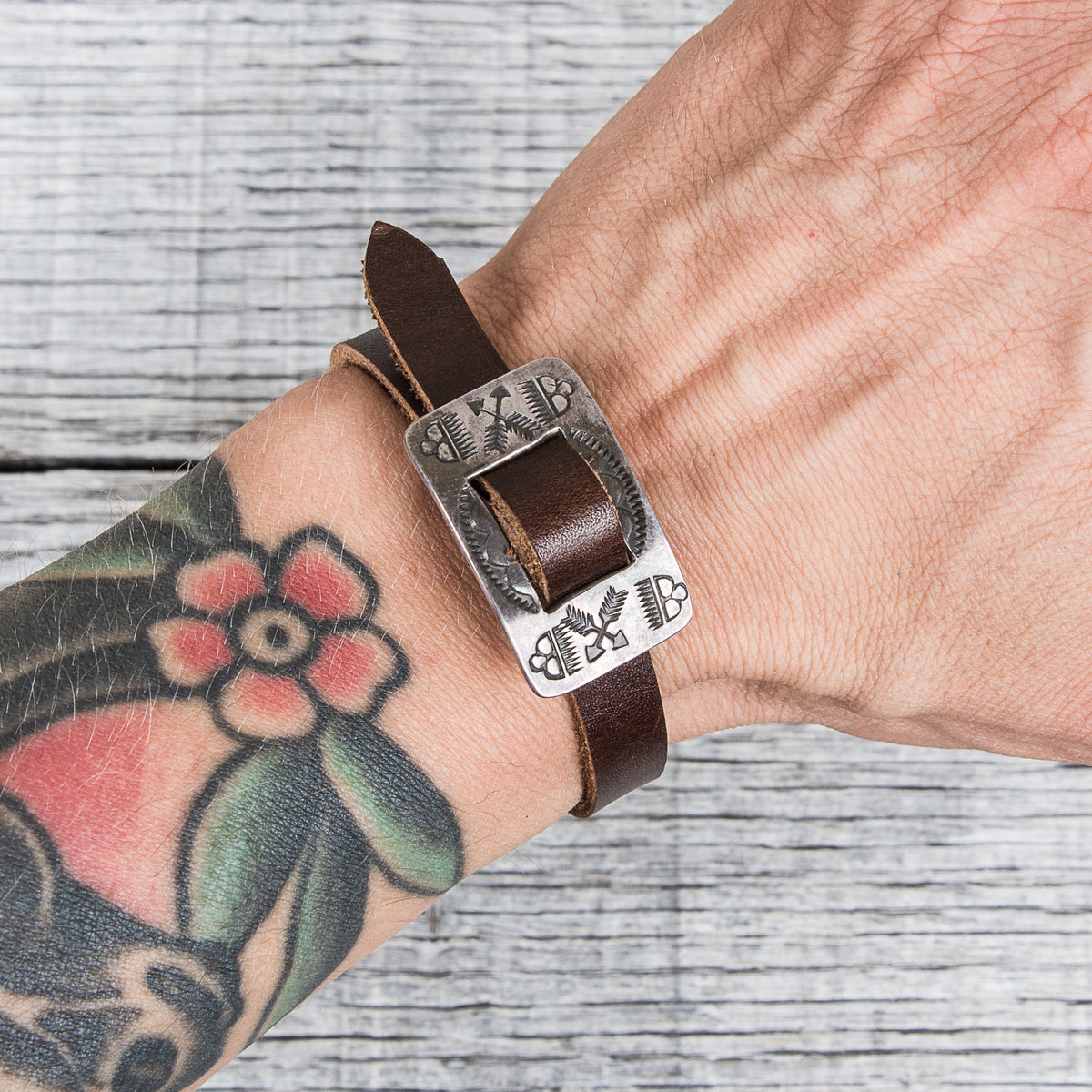 Tenable Crafts Silver & Leather Crossed Arrows Bracelet