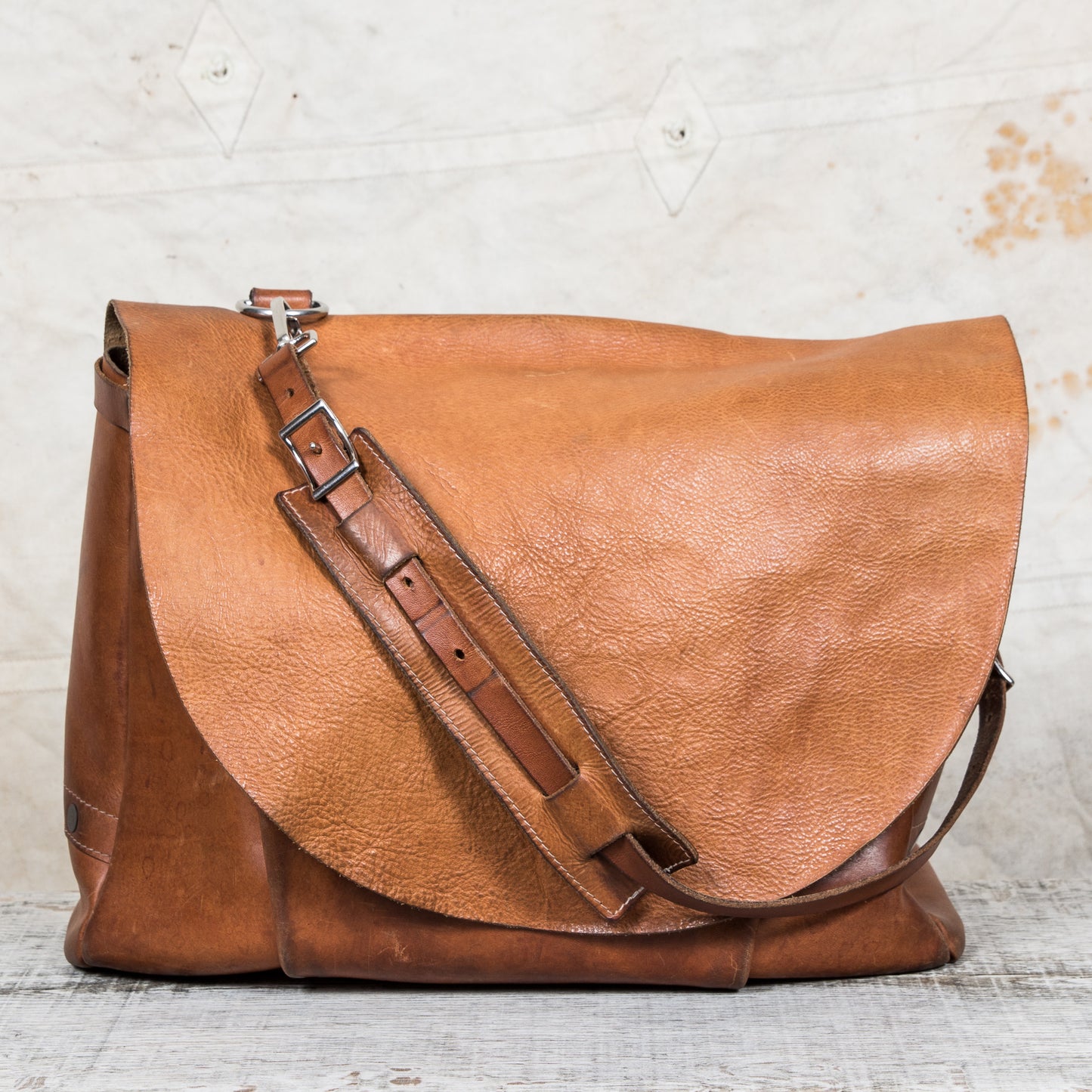Blue Highway Messenger Bag Veg Tan Leather Natural