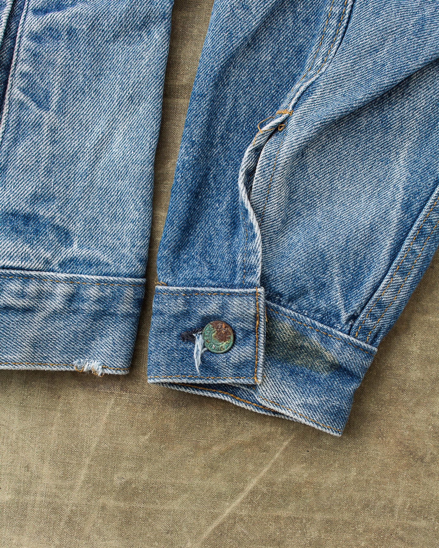 Vintage Levi's 70505 Made in USA Denim Jacket Size 42 No. 1