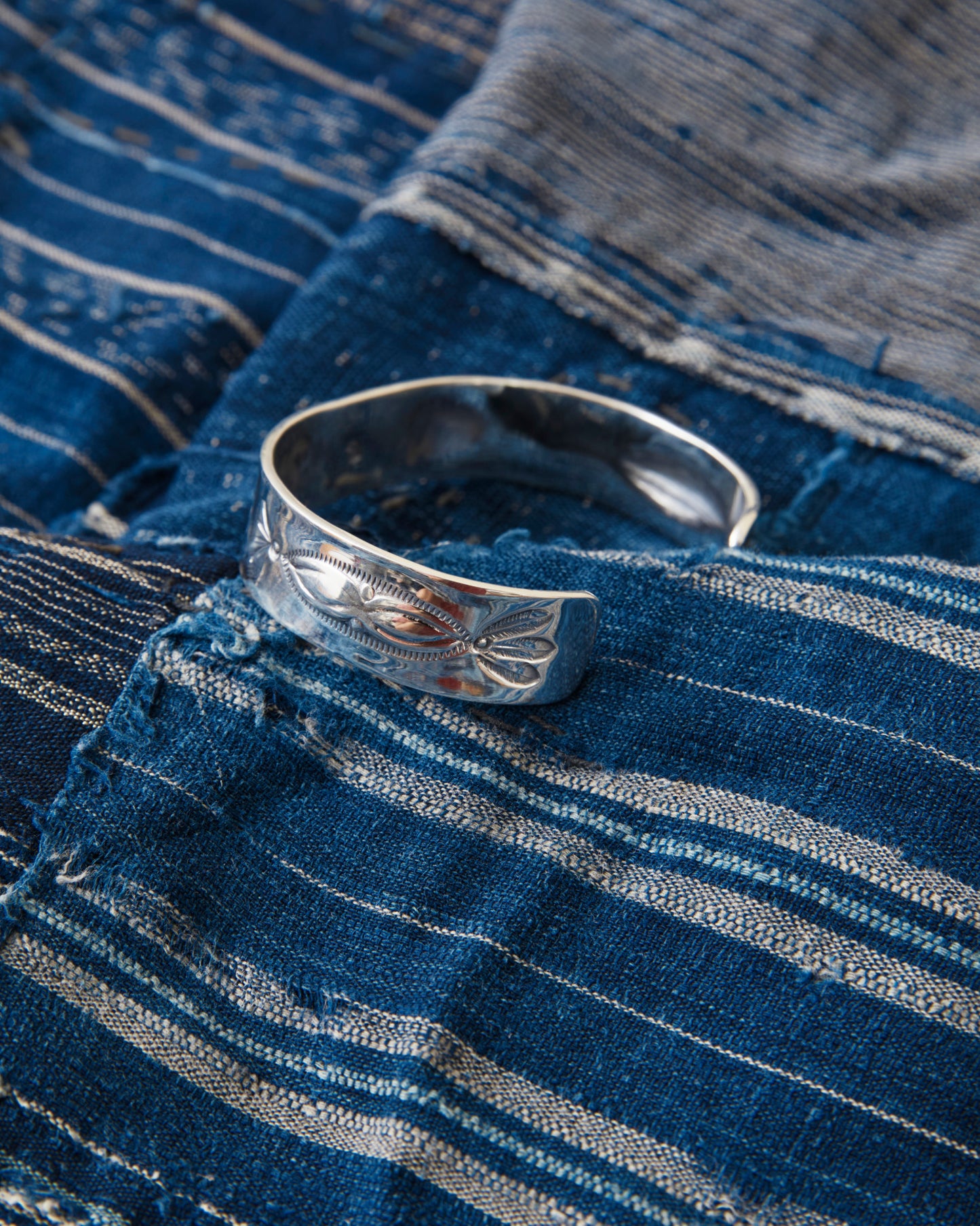 Larry Smith 18k Gold Eagle Head Stamped Bracelet BR-0075