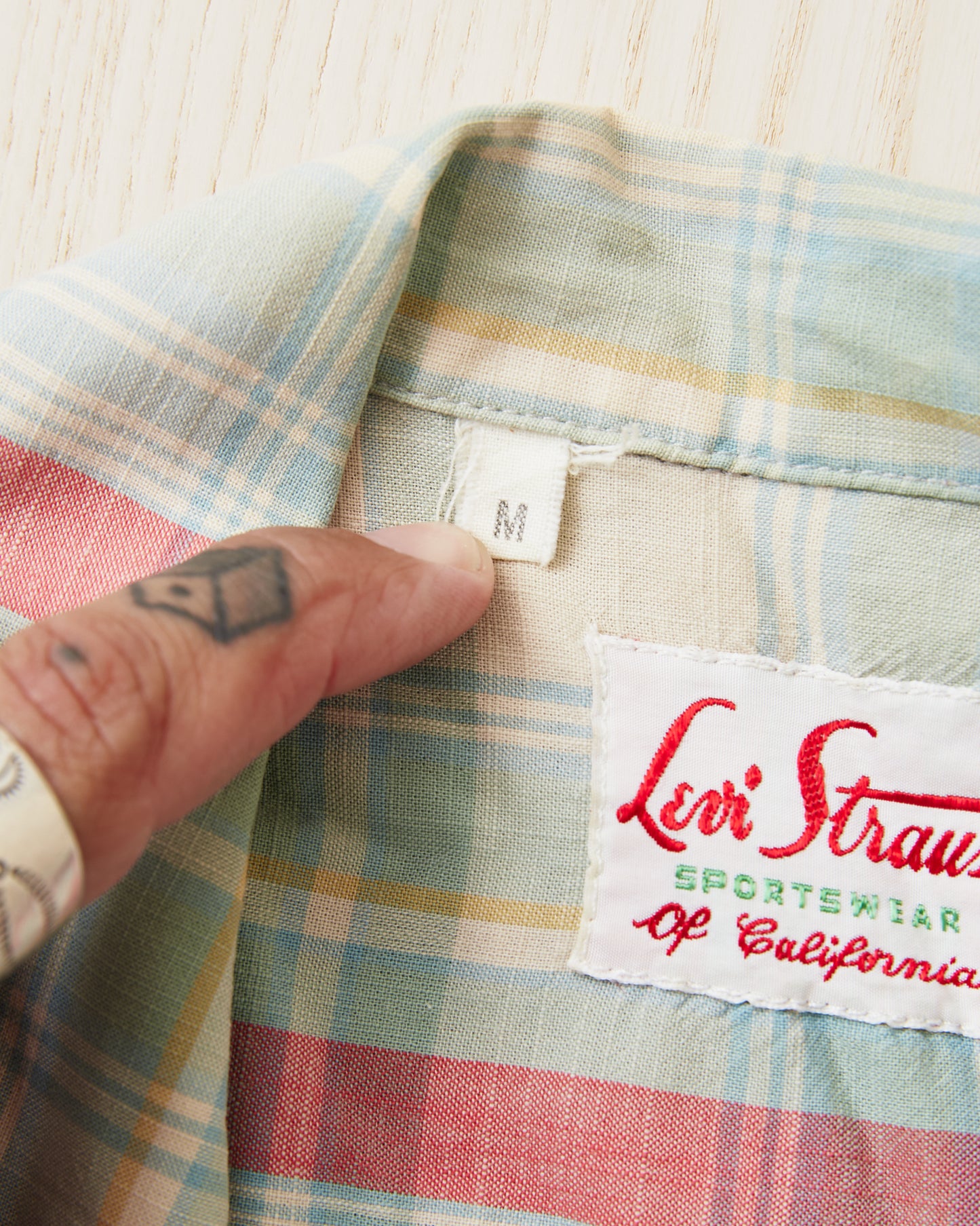 Second Hand Levi's Vintage Clothing Checkered Short Sleeve Shirt M