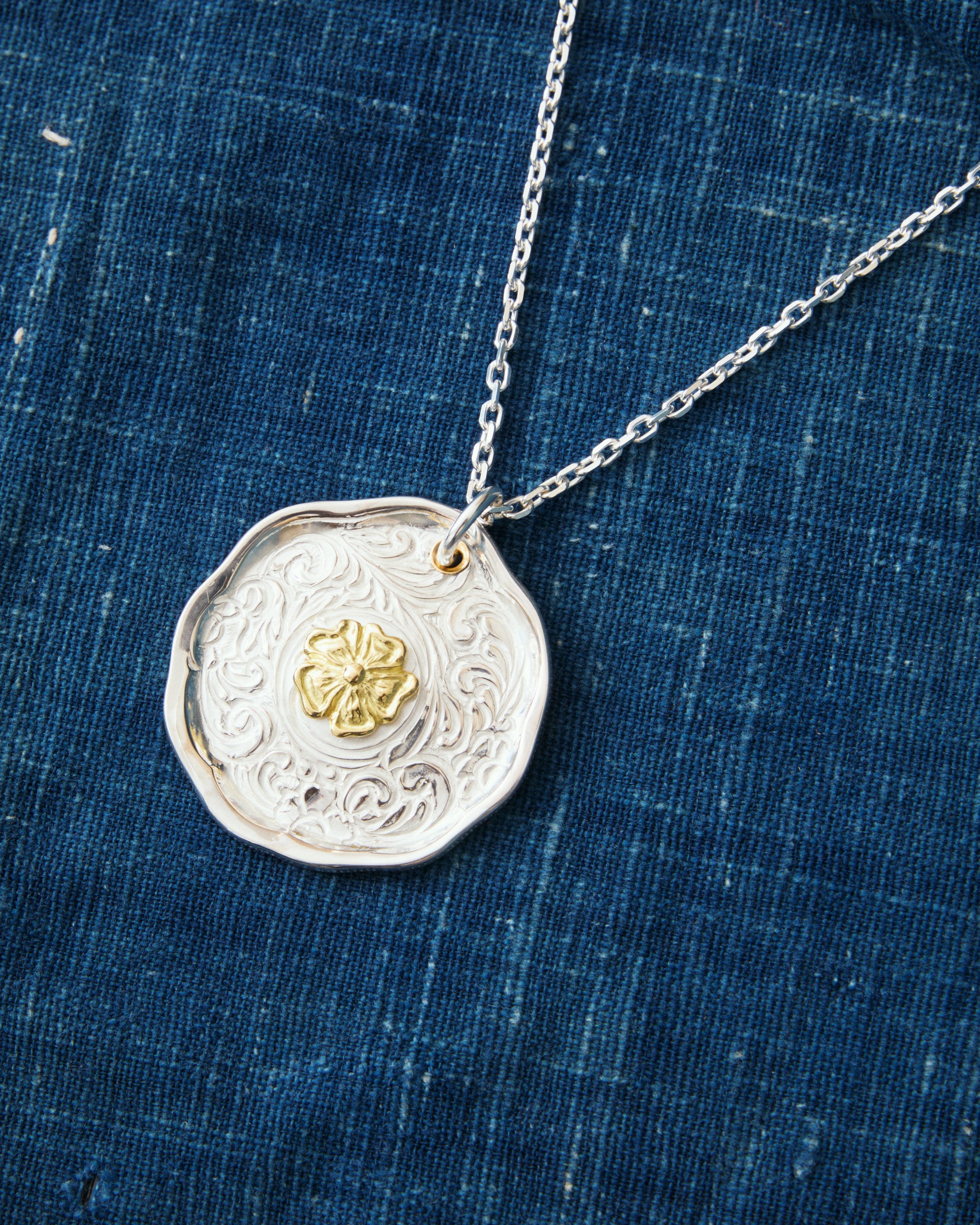 Larry Smith Karakusa Rose Circular Pendant 18K 22K Gold NL-0178