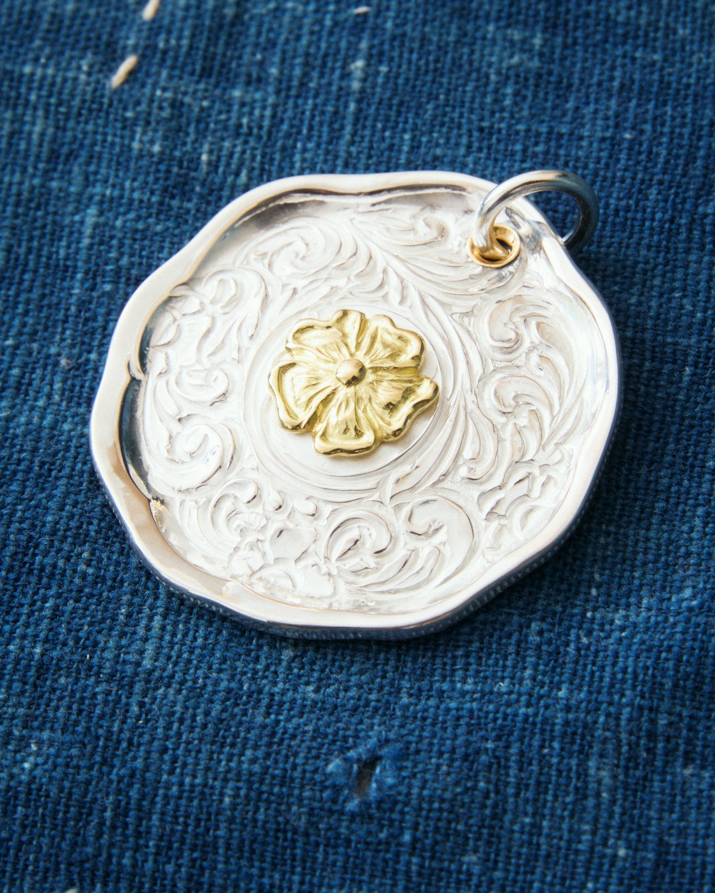 Larry Smith Karakusa Rose Circular Pendant 18K 22K Gold NL-0178