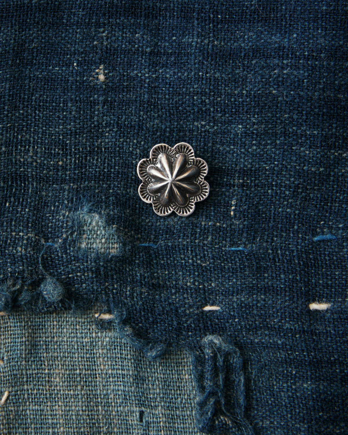 Larry Smith Leaf Shell Concha Small Button OT-C0011