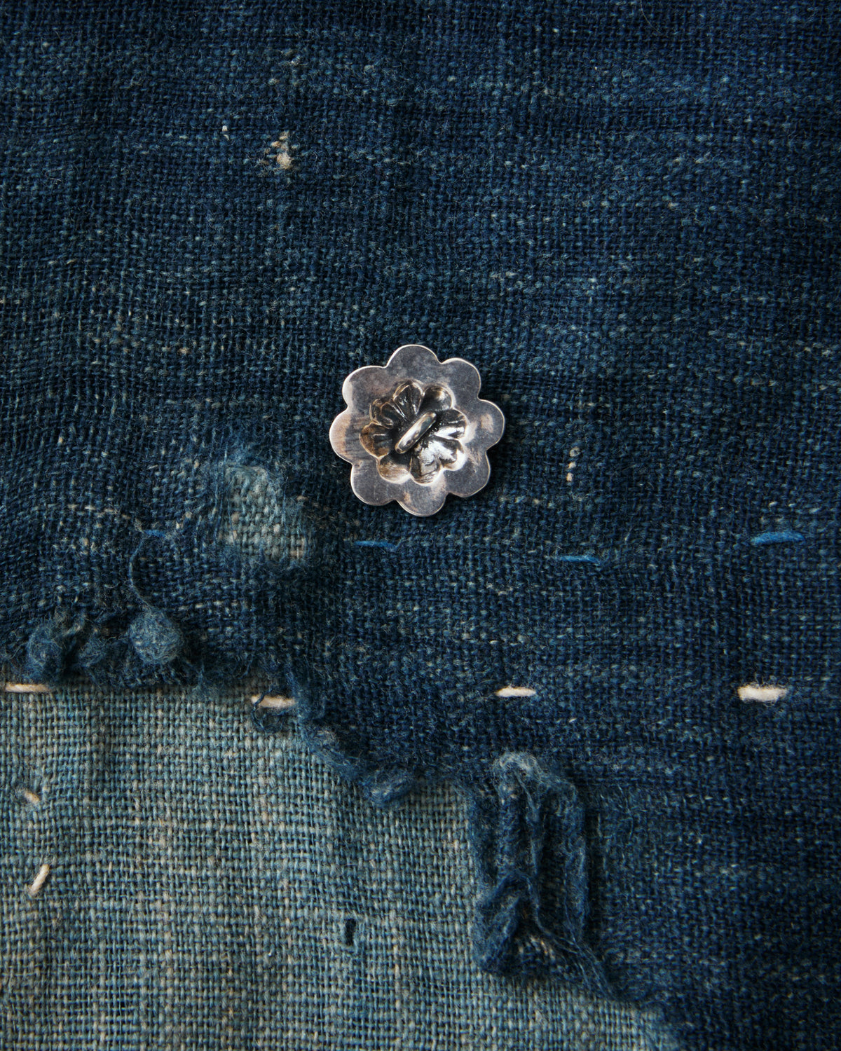 Larry Smith Leaf Shell Concha Small Button OT-C0011