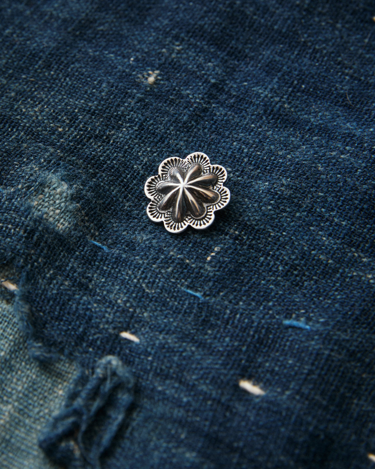 Larry Smith Leaf Shell Concha Small Button OT-C0011