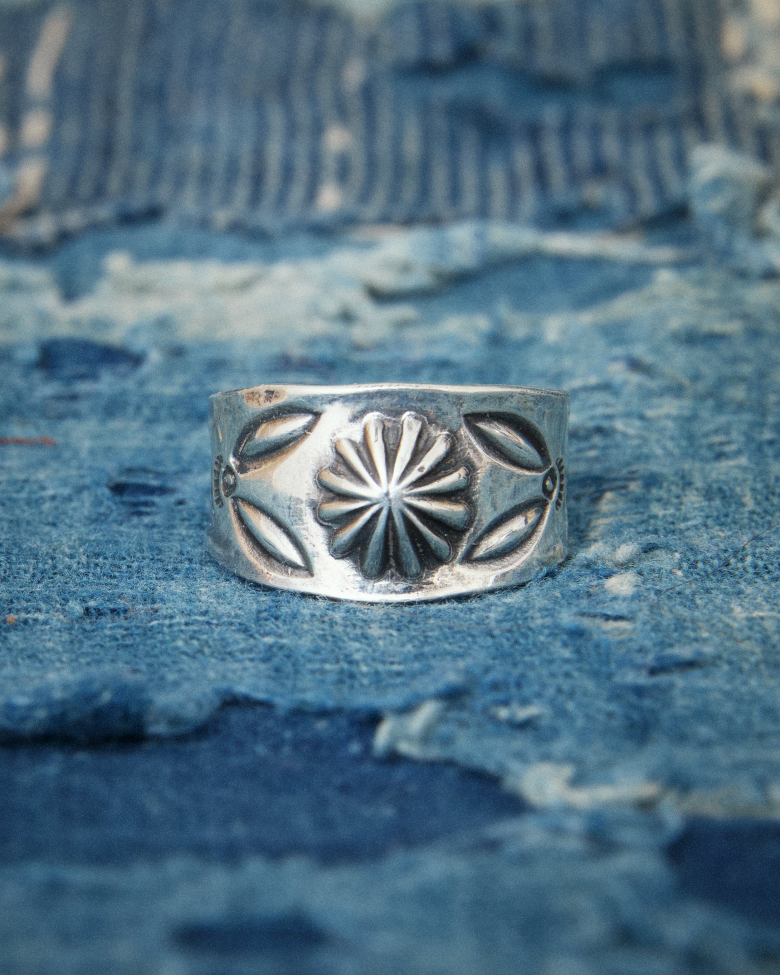 Larry Smith Shell And Butterfly Ring RG-0038 – Second Sunrise