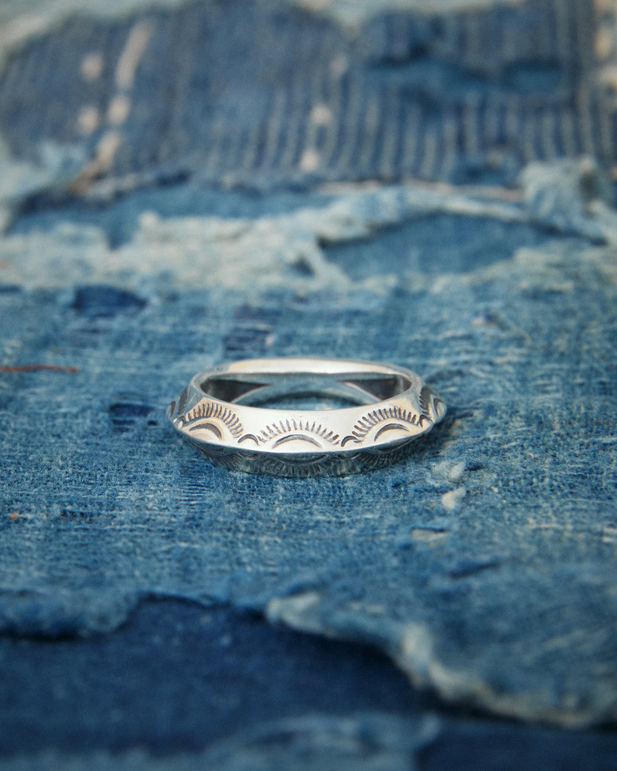 Larry Smith Triangle Leaf Ring RG-0045 – Second Sunrise