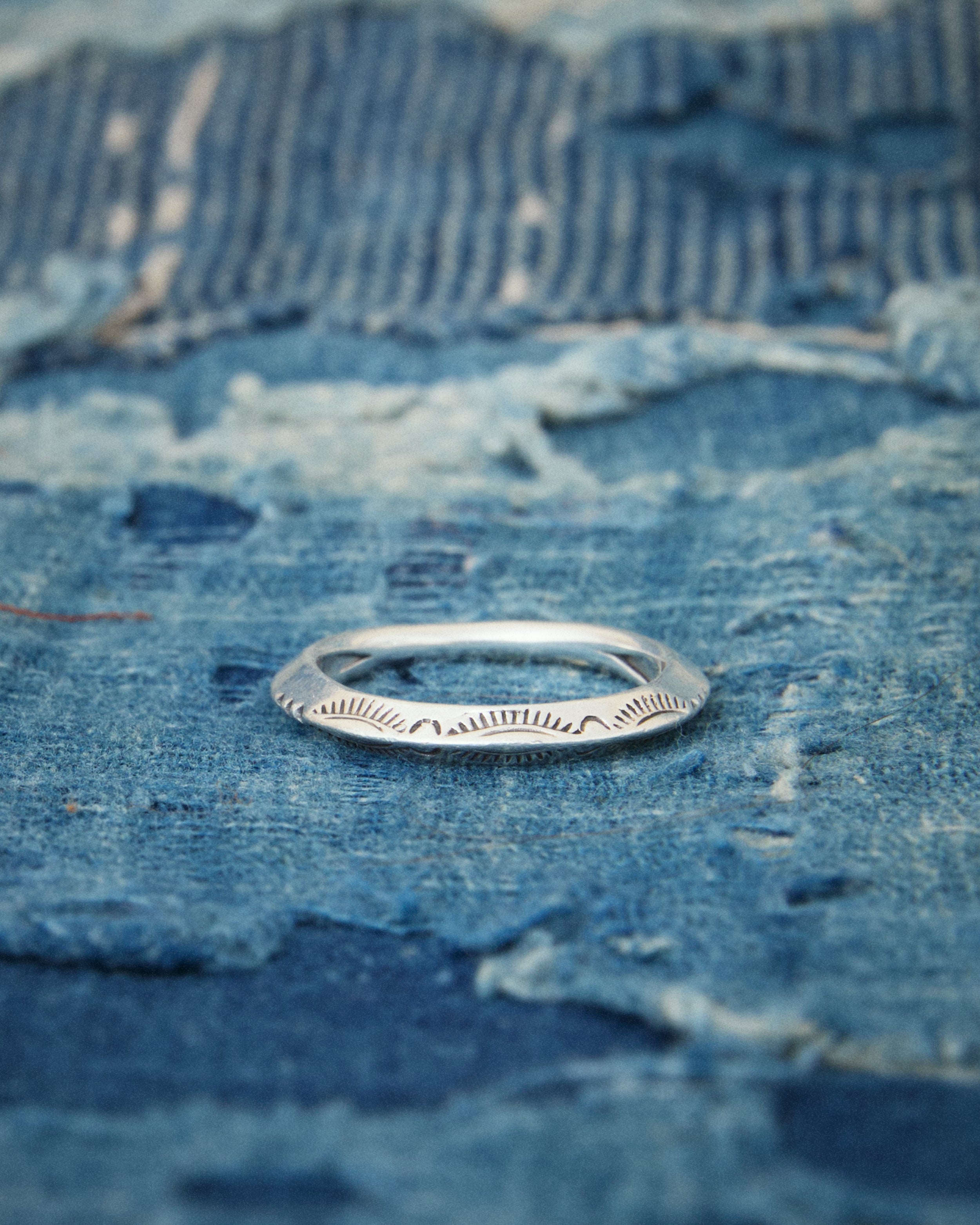 Larry Smith Extra Thin Triangle Ring RG-0054 – Second Sunrise