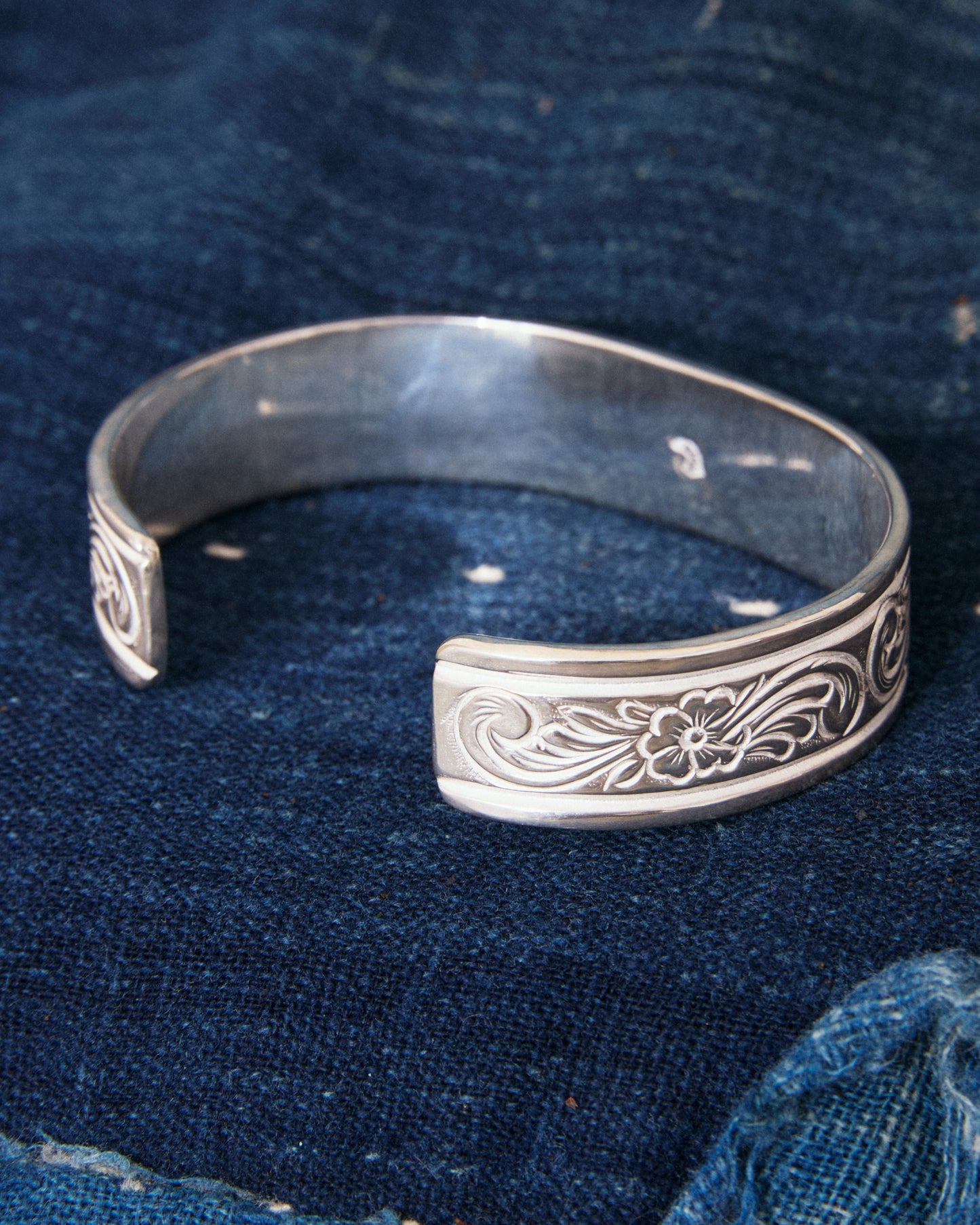 Larry Smith BR-0210 Karakusa Rose 13mm Wide 18K Gold Accent No. 210 Silver Bracelet