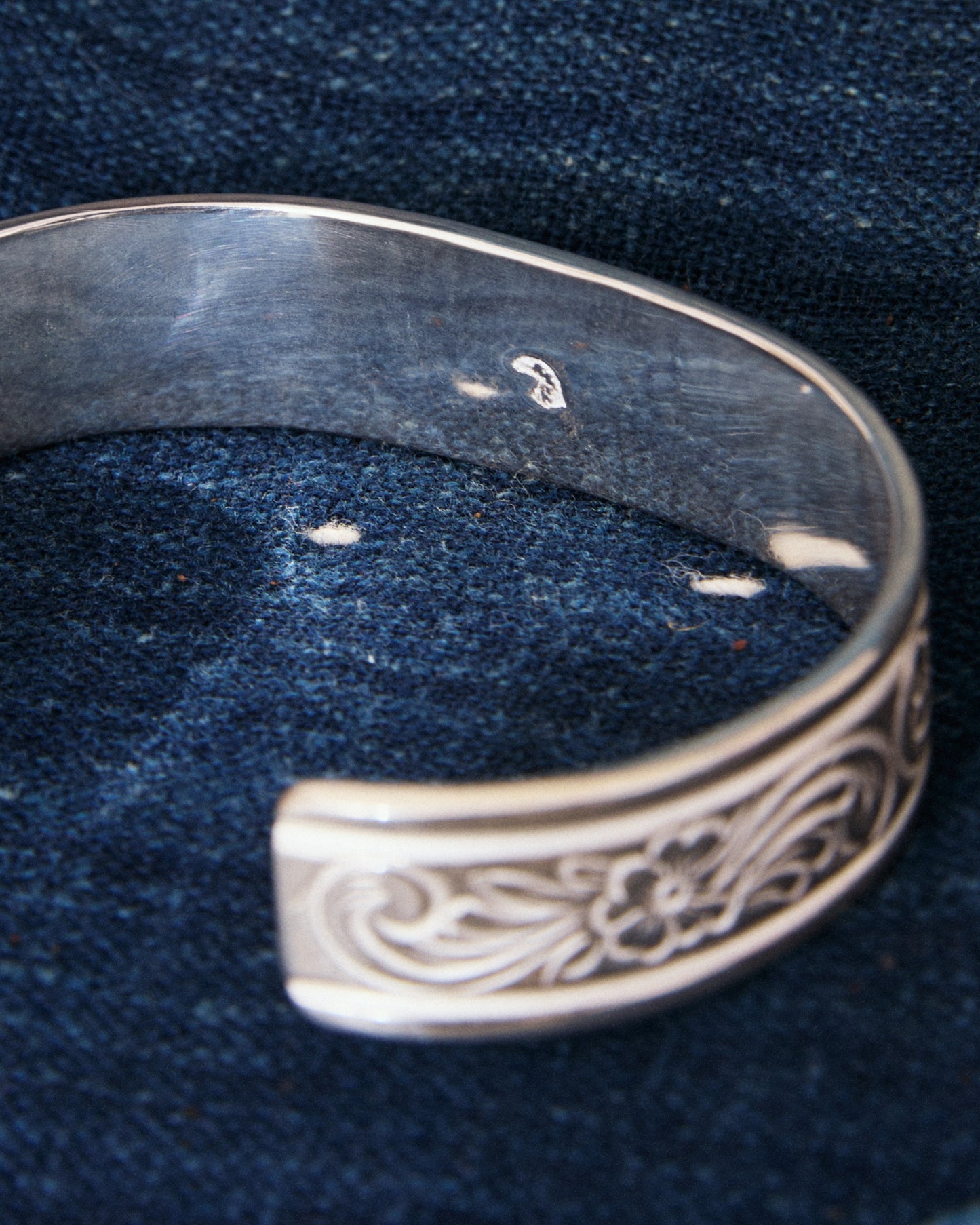 Larry Smith BR-0210 Karakusa Rose 13mm Wide 18K Gold Accent No. 210 Silver Bracelet