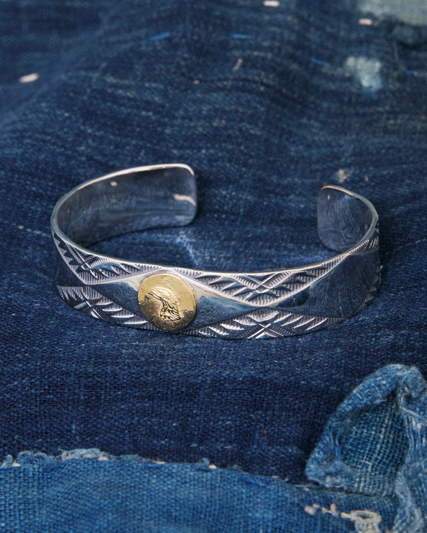 Larry Smith BR-0120 Eagle Head Rug Pattern 18K Gold Accent Silver Bracelet