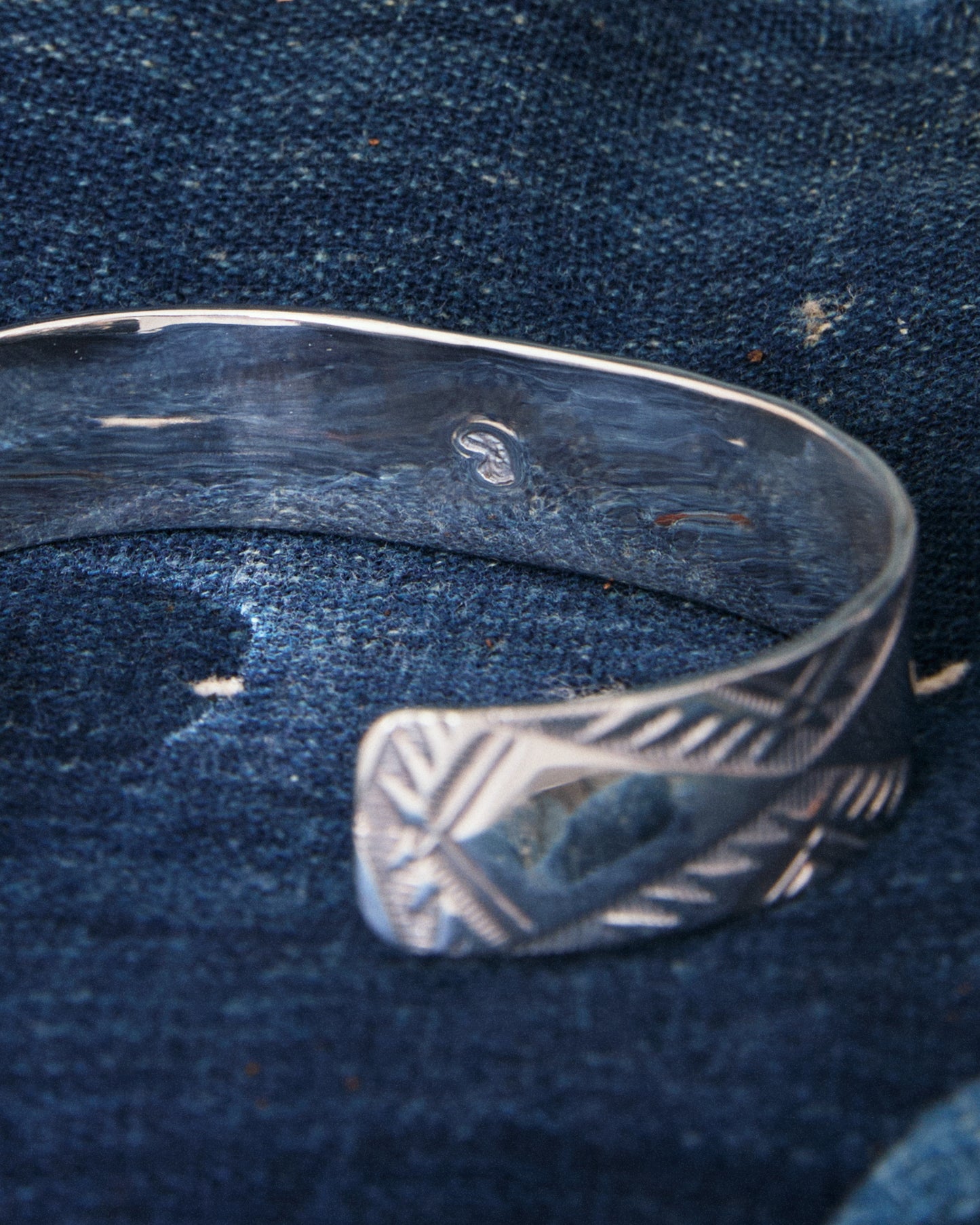 Larry Smith BR-0120 Eagle Head Rug Pattern 18K Gold Accent Silver Bracelet