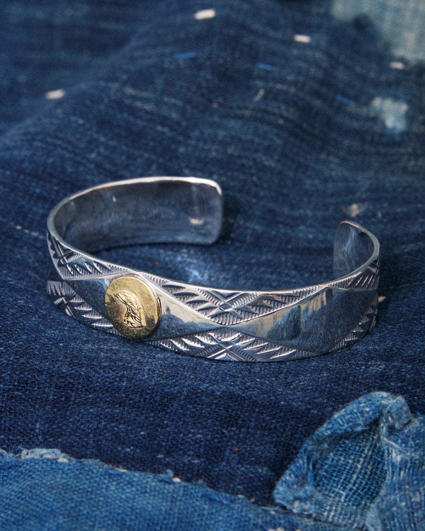 Larry Smith BR-0120 Eagle Head Rug Pattern 18K Gold Accent Silver Bracelet