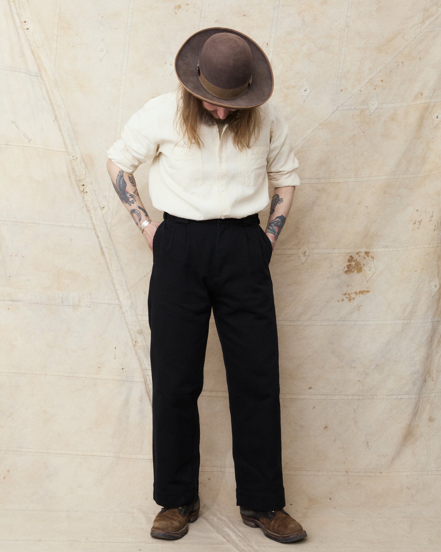 Gråbrodern Eke Pleat Relaxed Chino Italian Black Twill Light Rinse