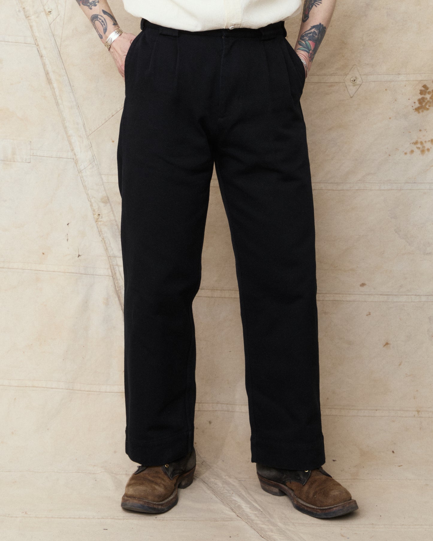 Gråbrodern Eke Pleat Relaxed Chino Italian Black Twill Light Rinse