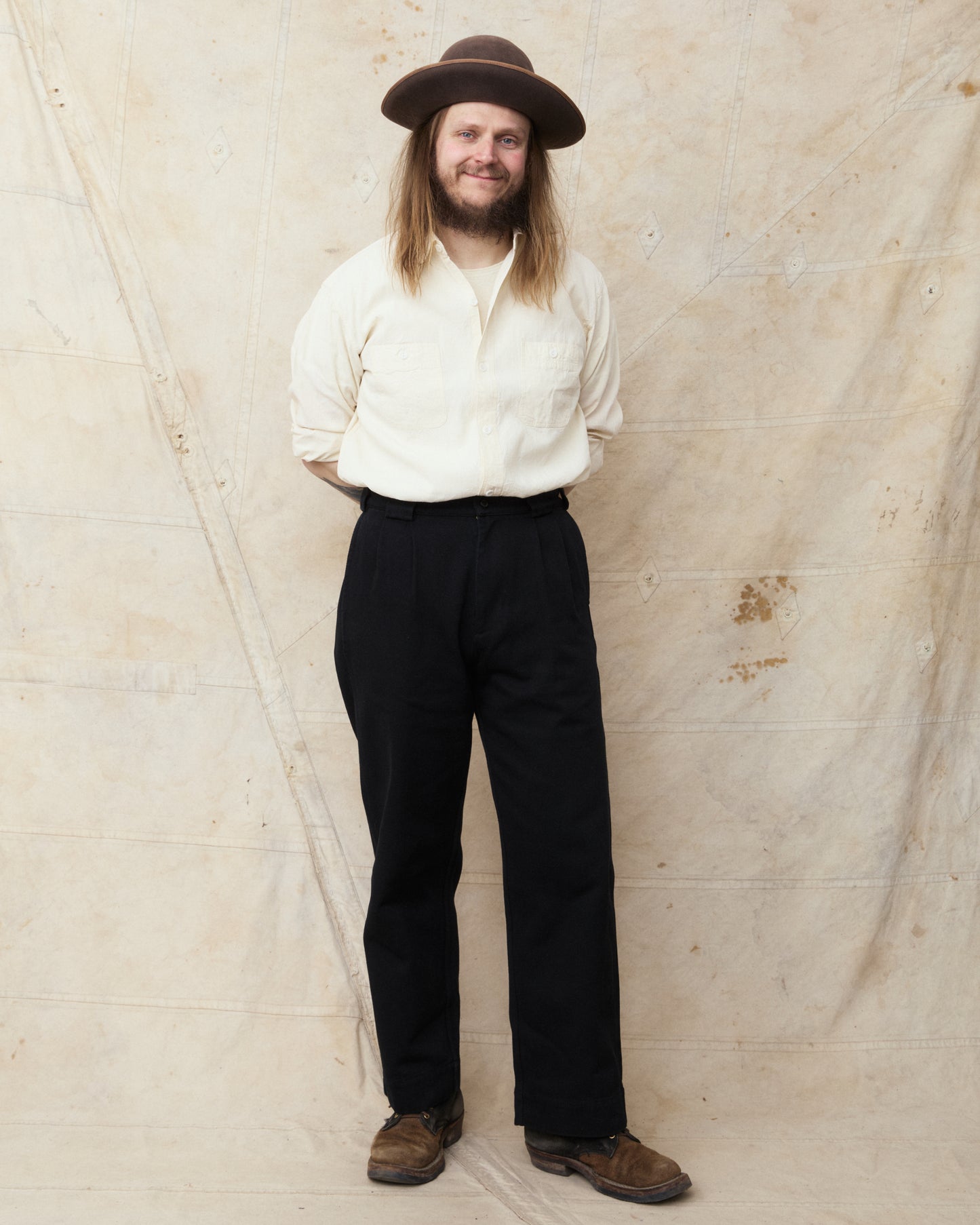 Gråbrodern Eke Pleat Relaxed Chino Italian Black Twill Light Rinse