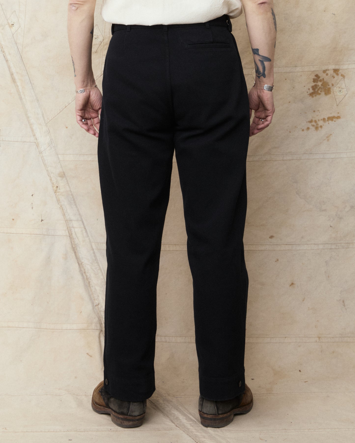 Gråbrodern Eke Pleat Relaxed Chino Italian Black Twill Light Rinse