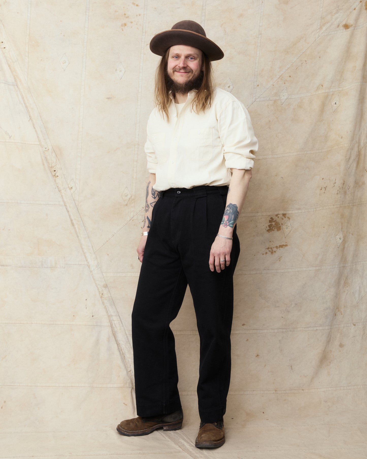 Gråbrodern Eke Pleat Relaxed Chino Italian Black Twill Light Rinse