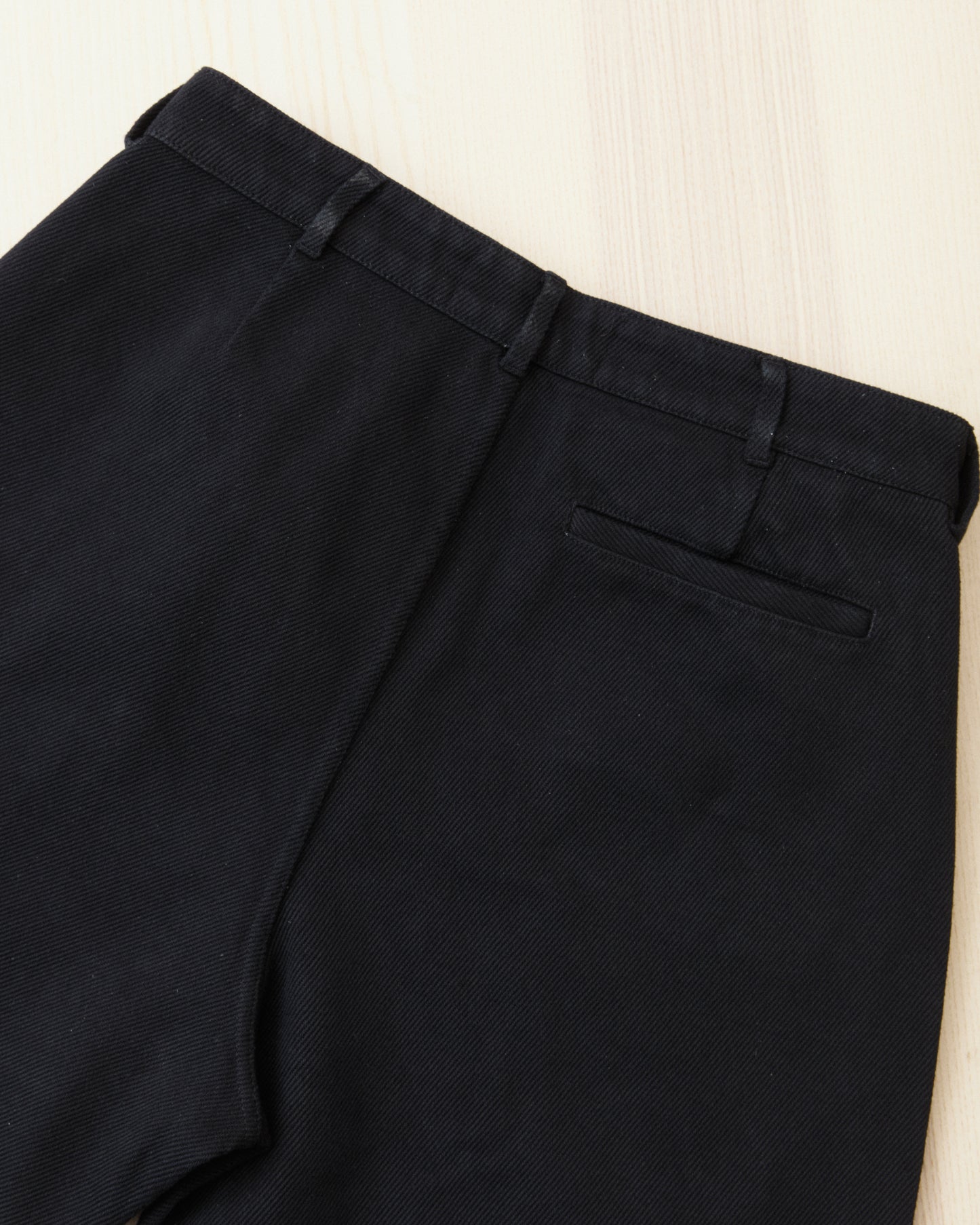 Gråbrodern Eke Pleat Relaxed Chino Italian Black Twill Light Rinse