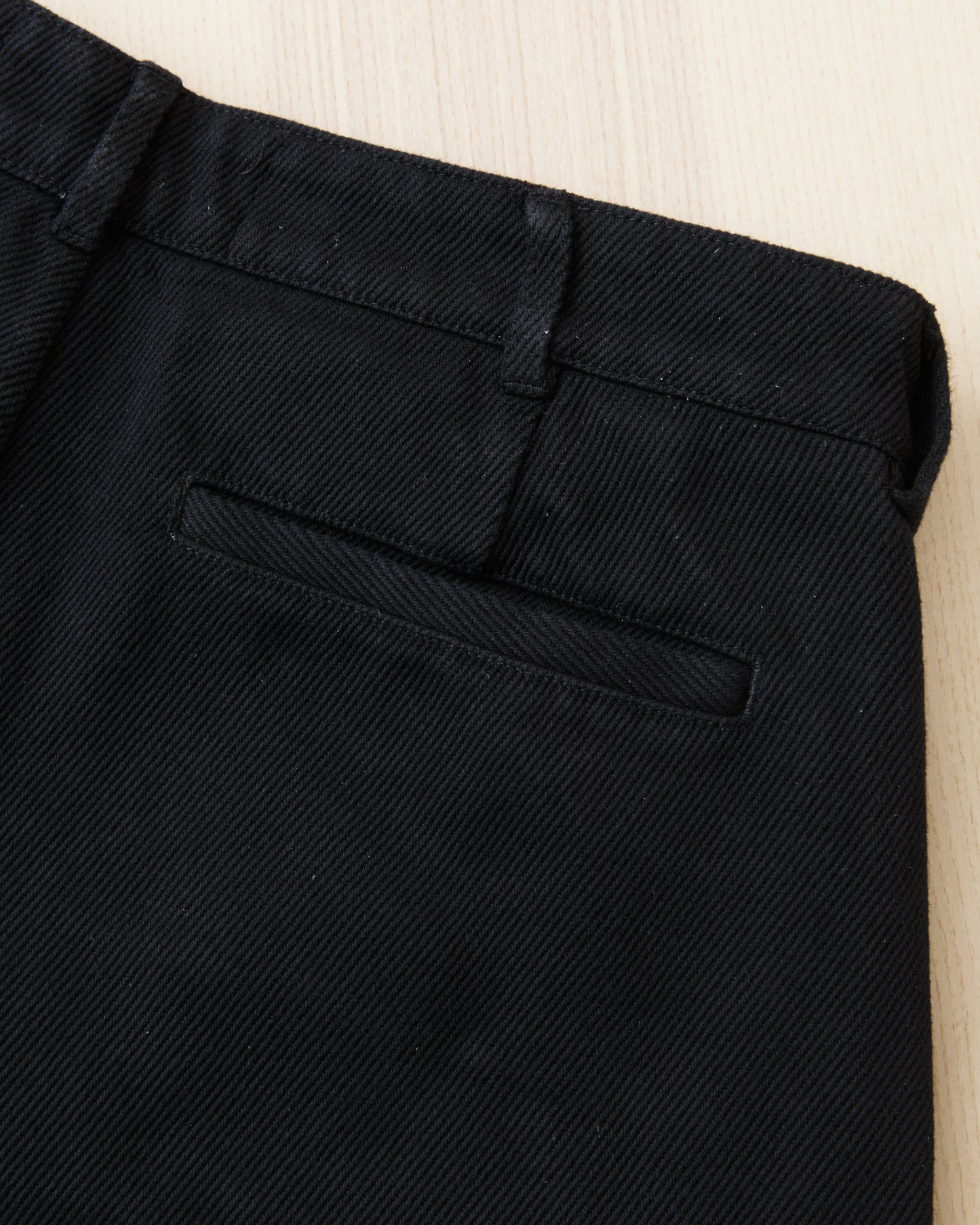 Gråbrodern Eke Pleat Relaxed Chino Italian Black Twill Light Rinse