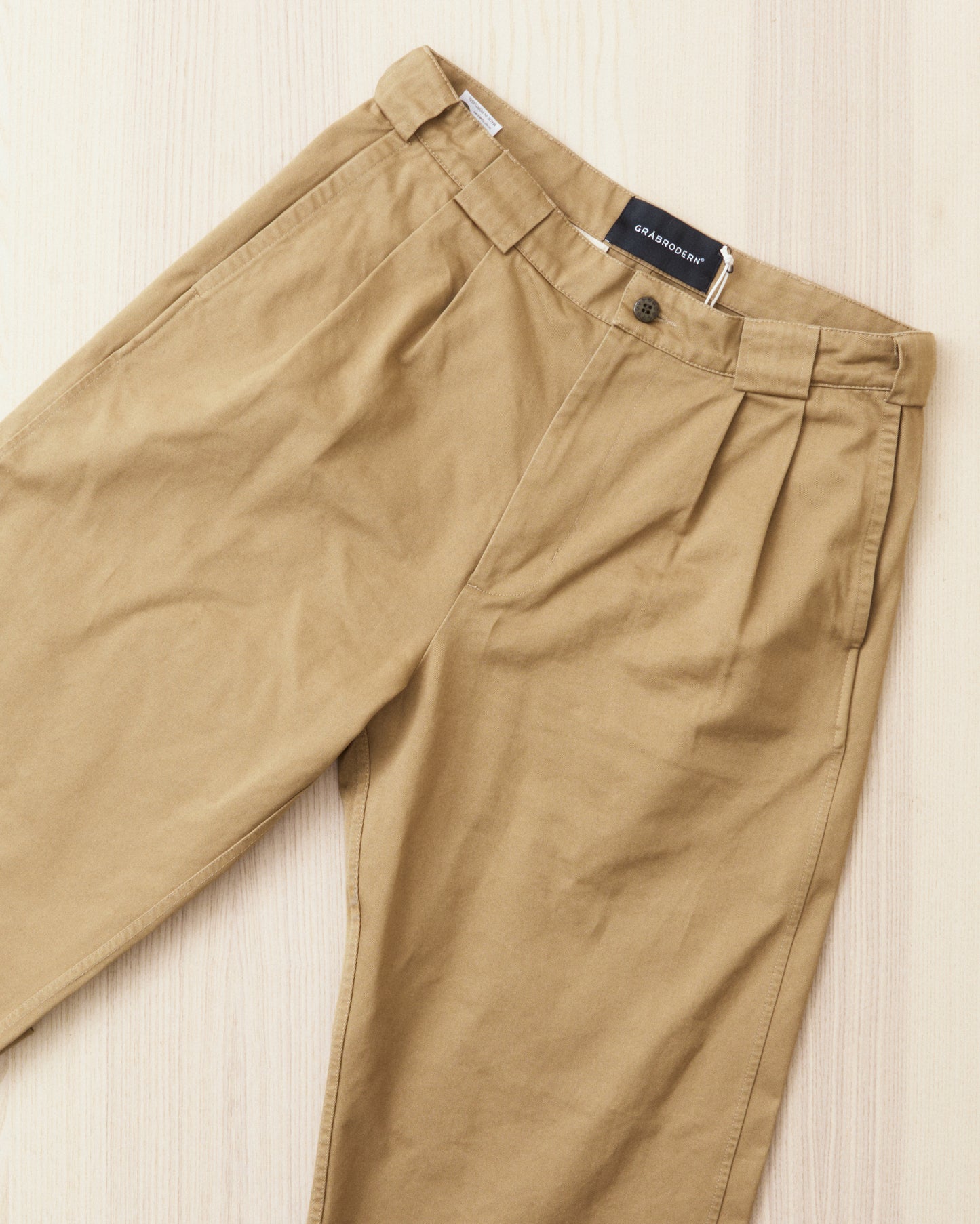 Gråbrodern Eke Pleat Relaxed Chino Italian Khaki Twill Light Rinse